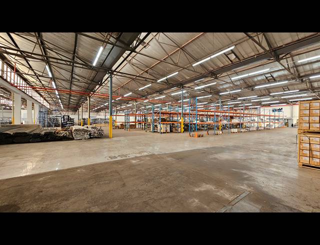 7,772M² WAREHOUSE TO LET IN ISANDO